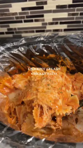 It’s so delicious 🥹 #pastatiktok #EasyRecipe #easymeals #cheapmeals #crockpotrecipes #chickenrecipe 👇🏽Crockpot Creamy Chicken Pasta:  Ingredients: 1 jar of marinara sauce, 1 jar of alfredo sauce, 3 chicken breast, a box of bow tie pasta, bag of shredded mozzarella cheese Seasonings: all purpose seasoning, or salt & pepper, onion powder, garlic powder, red pepper flakes HOW TO MAKE IT: pour your marinara sauce, then your Alfredo sauce, add your chicken breast, and then add your seasonings, stir and then cook on HIGH for 3 hours. After the 3 hours is up shred your chicken, add some mozzarella cheese and stir, then, cook your bow tie pasta and add to the crockpot & sprinkle more cheese on top and let it cook 15-20 more minutes. After that’s done, you can add some parsley flakes if ya want 💛 