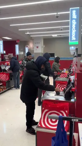 FREE SNACK 🤣🤣 #giddyleftytv #trending #explore #comedy #funny #viral #fyp #fun #target 