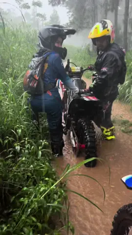 tiba tiba murtad jadi 2 tak🥲#ratnaekaa27 #trailadventureindonesia #fyp 