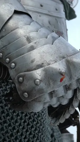 The sound of iron shocks is stuck in my head... #medieval #snow #knight #knightcore #armor #fantasy 