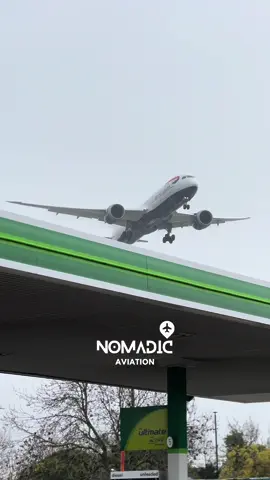British Airways Low over petrol station 🤩 #britishairways #dreamliner #heathrowairport 