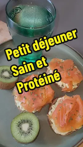 Exemple de petit déjeuner SALÉ. Petit déjeuner sain, Équilibré, protéiné. Parfait avant ta séance de sport💪#petitdejeuner #petitdejeunerhealthy #petitdejeunersain #proteine #proteines #petitdejeunerproteiné #ideerepas #pertedepoids #mangersainement #mangersainementetéquilibré #avoirdelenergie 