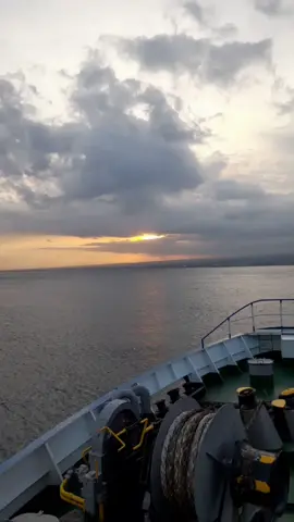 vibes naik kapal di sore hari memang beda  #sunsetvibes #fyp #masukberanda 