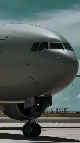 This song ✈️✨😩 #airport #plane #dream #vibes #avgeek #fypシ゚viraltiktok #fypシ #4k #aviation #captain #b777 