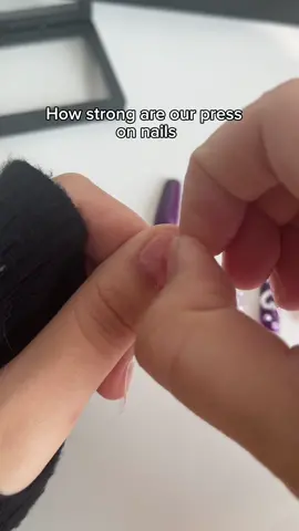 How strong are our press on nails💅🏻💅🏻#nails #pressonnails #tiktokshop #sanrio #hellokittynails #testingnails #SmallBusiness 