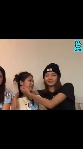 The way jennie looks at Lisa😩❤️#jenlisa #jenlisahot #jennie #lisa #blackpink @ROSÉ @blackpinkofficial 