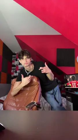 LINK DO LICYTACJI KRZESŁA MACIE W BIO♥️ sala 