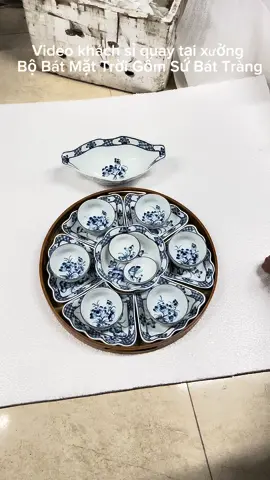 Bộ Bát Mặt Trời  Bày mâm cơm ngày lễ, Tết! Bát Thuyền Hoa có thể trưng gà lễ.  Có đủ kích thước phù hợp với mọi ban thờ, không gian thờ cúng! đường kính 38cm 45cm 55cm#bát_tràng #tết #bộbatmattroi #mâm_cơm_cúng #xuhuongtet2024 