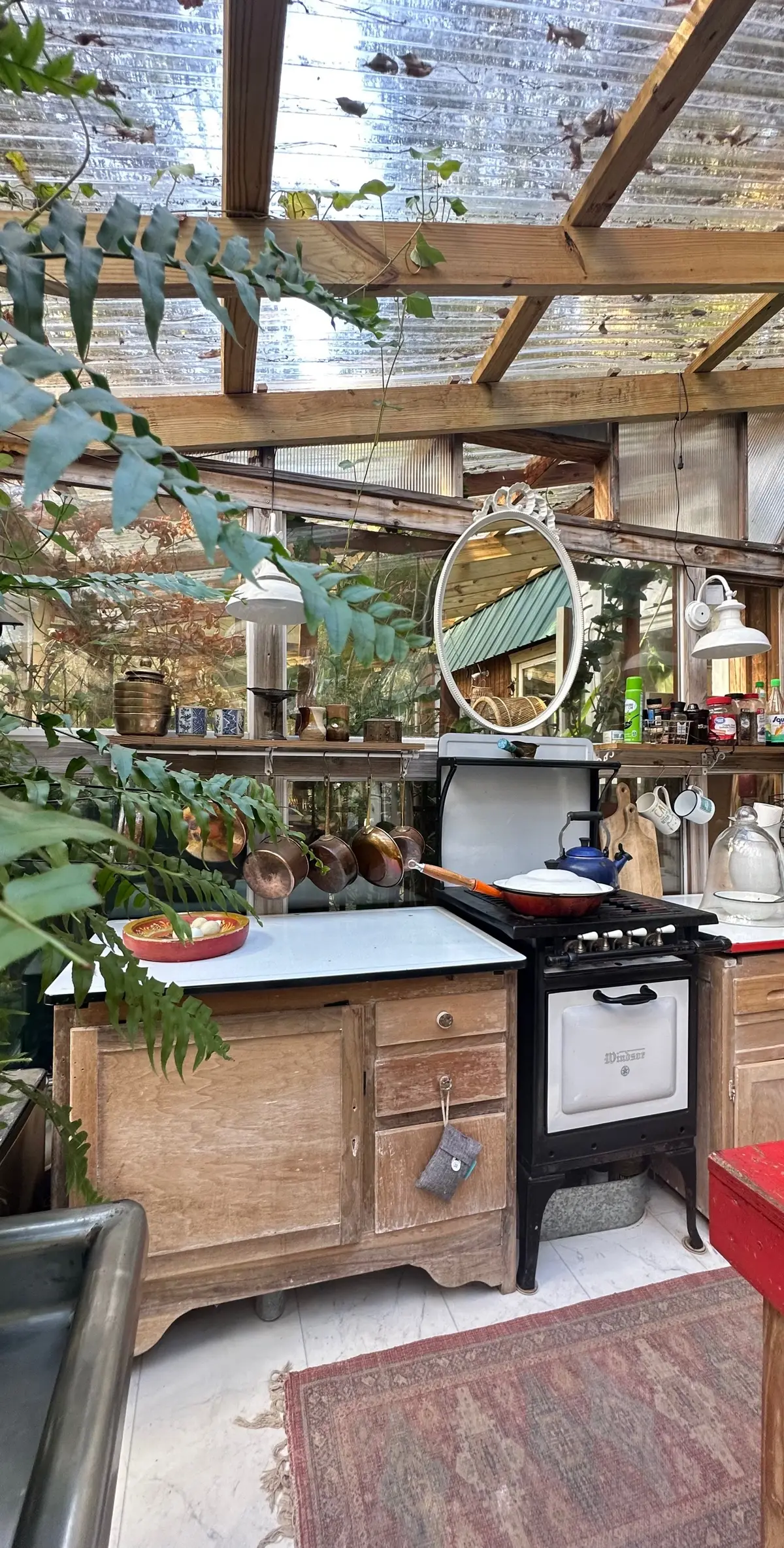 Greenhouse + kitchen = dream kitchen ❤️ #greenhouse #kitchen #kitchenideas #shedtohouse 