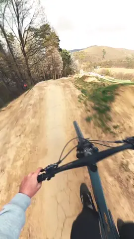 Satisfying smooth mtb trail #Mtb #mtbtrail #mtbtiktok #mtbdownhill #mountainbiking #satisfying #mtbforyou  #satisfyingvideo #mountainbiker #Viral #fyp 