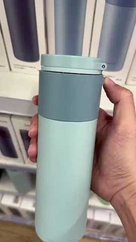 Bình giữ nhiệt LocknLock Hidden Moon 490ml LHC3275 với 3 màu Xanh Blue, Đỏ và Xanh Navy. Nút bấm mở tự động. #binhgiunhietlocknlock #binhgiunhietlocknlockchinhhang #locknlock #binhgiunhiet 