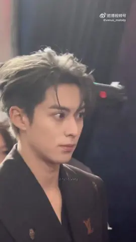Cam thường đẹp chấn động luôn anh yêu ơiiiiiiiiiii 🥺😭✨ hôm nay lại tóc xám rồi omg soái quá chồng tui #dylanwang #wanghedi #vuonghacde #vươnghạcđệ #xh #fyp #fypシ 
