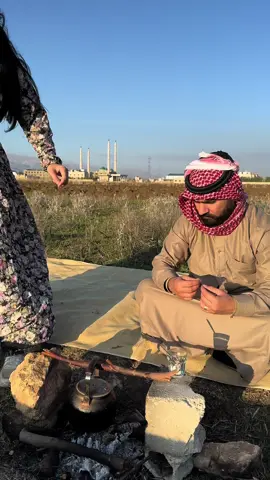 🥺اي والله هيك كان حياة بسنة 2023 🥺بس اختصرت القصة هلمرة مو كوميدي وشكراً ع وقفتكم