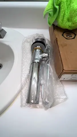 Replacing a Pop Up Assembly #plumbing #plumber #plumbinglife #plumberlife #plumbersoftiktok #bathroom #bathroommakeover #bathroomcleaning #sink #sinkclean #sinkdrain #plumbingrepair #plumbingtok #DIY #fyp #foryou #serviceplumber #theconservativeplumber 