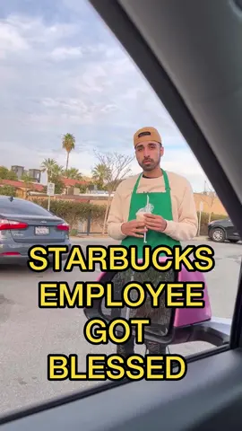 Millionaire guy blessed starbuck employee with $1000 cash #giveaway #help #fyp #viral #trending 