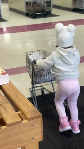 that walk means business🫡🛒 