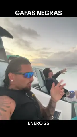 GAFAS NEGRAS @J Balvin 🕶️🔥 vamos a ponerlos a mover el esqueleto este 25 de enero! ESTRENO MUNDIAL DE “GAFAS NEGRAS” 🍿 🎥