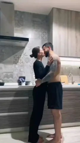 #couplegoals #couples #foryouu #viraliza #viralizar #casal #длявас #eua #給你的 #あなたに #kiss #hug 