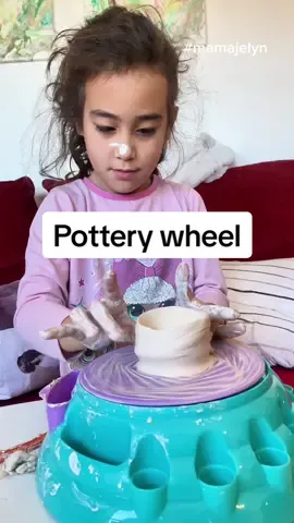 Kakagising lang laro agad. My daughter’s first pottery wheel experience .. #pinaysabarcelona #mamajelyn #holafrombarcelona #pinayinspain #potterytiktok #potterywheel #ceramics #besttoy 