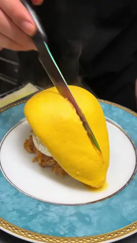日本一に輝いたぱっかーんオムライス🥚 店名：さん太 場所：愛知県 岡崎市 メニュー：ビーフハンバーグぱっかーんオムライス カマンベールトッピング ¥3700(税込) オムライスで日本一を獲得した「さん太」！ ハンバーグとカマンベールチーズを豪快に挟んだオムライスはボリューム満点！とろとろなオムレツをぱっかーんする演出はもはや芸術！大人気のオムライスを一度は食べてほしい！おすすめ！ #japanesefood #nagoyafood #tiktokfood