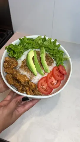 Chicken breast with white rice and salad 🤤 Pechuga de pollo con arroz blanco y ensalada 🥗  Ingredients for chicken: - garlic - purple onion - cilantro - smoked paprika  - adobo - black pepper  - Dominican oregano 🇩🇴 I like cutting my chicken breast in smaller pieces and then I served it with some white rice, lettuce, tomatoes, and avocado.  Ingredientes para la pechuga: - ajo - cebolla morada  - cilantro - pimentón rojo - adobo - pimienta negra - orégano Dominicano 🇩🇴 Me gusta cortar la pechuga en trozos pequeños. Y la serví con arroz blanco, lechuga, tomate, y aguacate.  [ Dominican food, Dominican recipe, Dominican cuisine, Latina food, comida dominicana, recetas Dominicana, recetas de pollo, pechuga de pollo con arroz, ensalada ]  #dominicanrecipes #dominican #EasyRecipe #dominicanfood #fyp #recipeideas 