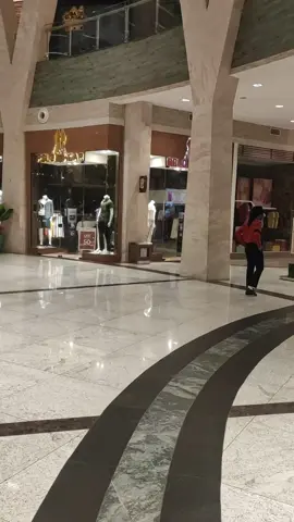 Moonwalking across the mall 🤌🏽 