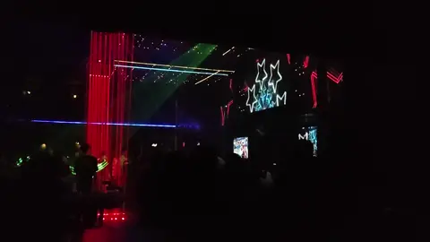 #huburanmalam #viralvideo #pekanbaru #fyp #fypシ #mpclubpekanbaru  ENAK KALEE.... DJ@amroy_beatloop21 