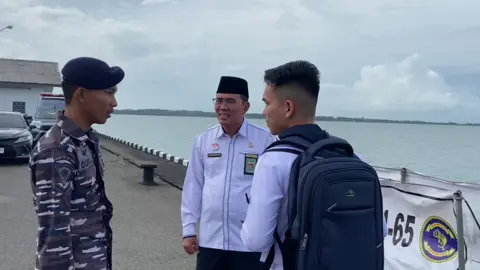 YM Dr. H.M. Sutomo, S.H., M.H. Ketua Pengadilan Tinggi Agama Kepulauan Riau Menghadiri Undangan Panglima KOARMADA 1 Dalam Rangka Upacara Tabur Bunga di Laut Hari Dharma Samudera Tahun 2024 Di Geladak KRI Semarang 594. Tanjungpinang Senin. 15/1/24