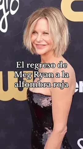 El regreso de #MegRyan a la alfombra roja (con un vestido de lentejuelas de @SAINT LAURENT) 🖤✨ #CriticsChoiceAwards #criticschoiceawards2024 #redcarpet #modaentiktok #fashiontok #ysl 