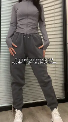 yall need to get this sweatpants.Obsess with it.Come with 2pack.only $11#tiktokshop #OOTD #sportpants #fashion 