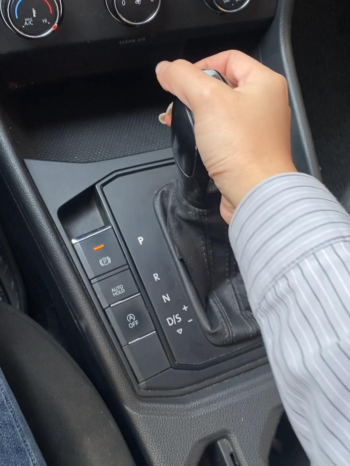 Automatic car starting tutorial#car #manual #automobile #driving #handbrake #cardriving #tutorial