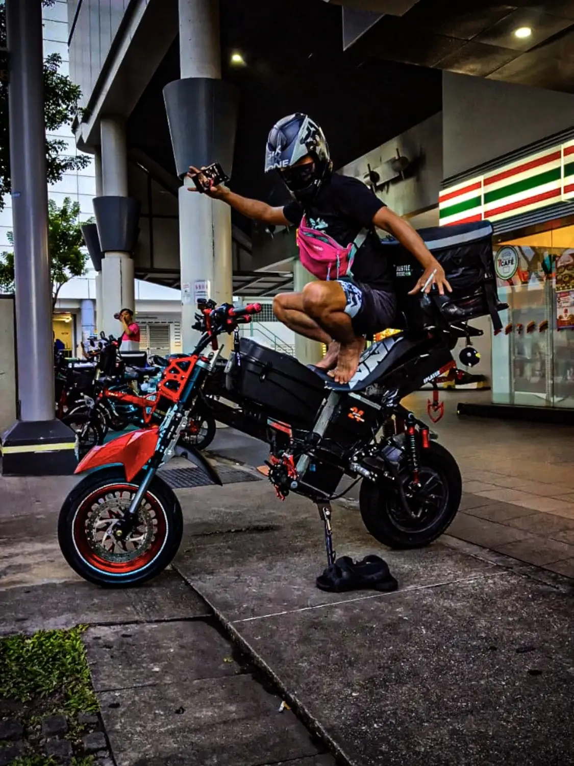 Lion Dance + SUV = LionSUV. #fyp #foryou #fypシ #fypシ゚viral #foryoupage #foodpanda #foodpandarider #foodpandadelivery #fooddelivery #fooddeliveryrider #toprider #ebike #ebiketiktok #pandaking 