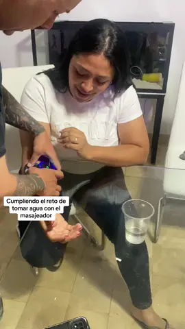 Cumpliendo retos #retostiktok #comedia  #videoschistosos  #retodevaso #humortiktok #electricmassager #juegosdivertidos #risas #carcajadas #grito #carcajadas #humor #paratodos #😂  #reto #humortiktok  #viralvideo 