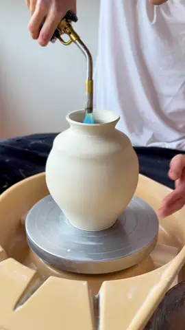 🐈‍⬛ ≡≡≡===💨 ヽ(ﾟεﾟヽ))))) #pottery #satisfying 