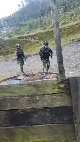 Pantang untuk jalan katanya Om Viktor.🔰🇲🇨#tniad #tni #intanjaya #papua #titigi #papua #brimob #boyjawa #ilaga #aceh #brimobberduka #opm #tni #tniad #tnipapua #tniviral #satgasnusantara #pamrahwan #agusnawanridwan #tnipolri #papua #tnipolripapua #tnipolri #pedalamanpapua #militer #puncakjaya #hilogess #puncakjayapapua #agusginjiro #ginjiro #kkb #fyp #illu #fypシ゚viral #fypシ #tni #tniad #tnipapua #trending #puncakjaya #puncakjayapapua #satgas #satgastni #brimobpapua #breking #brekingnews #papuadamai #latihantni #tnidance #tnijoged #puncakjaya #papuadamai #ilagapuncakjayapapua #melson #brimobpapua #tnipapua #papuadamai 