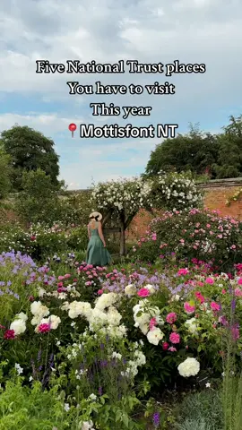 Five National Trust places to visit this year.  #nationaltrust #visitbritain #beautifulengland #gardenscapes 