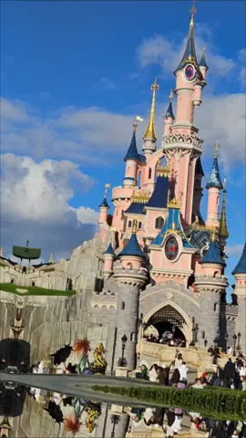 Disneyland Paris #paris #disneylandparis #disney #fyp #trending 