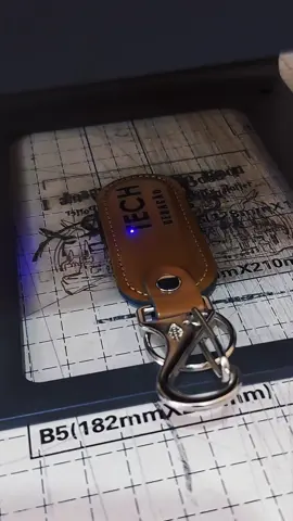 gravando chaveiro de Couro com máquina a Laser Daja DJ6 #adesivo #personalização #satisfying #CapCut #camposdosgoytacazes_rj #make #silk #arte 