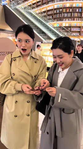 Korea Girls Reacts To Magic! #magic #cardtrick #rizz #girls #viral #foryou 