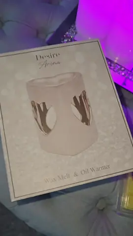 Happy Tuesday 😊 quick 15 minute reset 💗💗 this wax melt smells unreal omg 😍😍😍 @JM&Ko 