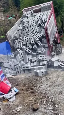 wait for it 👉 👉👉👉 #concrete #blocks #cement #builder #house #naijablogger #tiktok #blog #nigerianblogger #blogger #realestate #goviral #viral #humor 