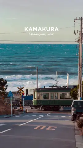 POV : You visit the famous Slam Dunk anime spot in Kamakura, Japan. This post has called “Kamakura Koko Mae”. The place where you can enjoy enoden and beautiful sea what very iconic. Credit : matcha.camera via ig #japan #japantravel #traveljapan #japantrip #visitjapan #discoverjapan #explorejapan #kamakura #slamdunk 