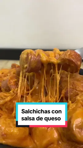 🌭 Salchichas con salsa de queso 🍽 Ingredientes 🔹8 salchichas de queso 🔹200g de queso rallado 🔹3cdas de tomate concentrado 🔹1/2 cebolla 🔹100ml de nata para cocinar 🔹Sal Preparación: - Comenzamos la receta cortando la cebolla en juliana, la llevamos a la sartén con un poco de aceite y sal y la sofreímos. - De mientras cortamos las salchichas en rodajas y las incorporamos. - Las cocinamos unos minutos y cuando empiecen a tomar color agregamos el tomate concentrado y la nata, lo mezclamos. - Por último echamos el quedo rallado, lo integramos y tapamos para que se funda. - Servimos y a disfrutar! ✨ No dudes en compartir la receta si te ha gustado. 📸  Mándame una foto si decides hacer esta receta y etiquétame para que lo vea ##recetas #Receta #recetafacil #salchichas #queso #cheese #cheeselover #recetarapida 