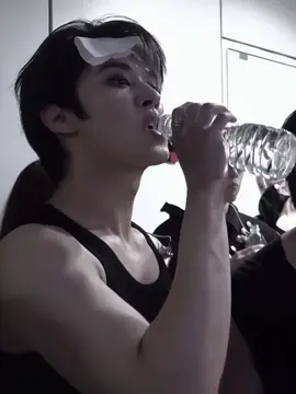 I demand more minho in a tank top‼️ #leeknow #straykids 