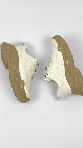 얼짱 Designed for the trendsetter in you, TZS Zenzy Premium Roschelle seamlessly blend comfort and style. The cream color exudes elegance, while the chunky silhouette adds a touch of urban edge. TZS Zenzy Wear Better, Live Happier! #sepatusneakers #sepatukasual #sepatupinterest #sneakers #sneakerscewek #dadsneakers #TikTokFashion #TikTokShop #belilokal #sepatukondangan #Sepatuolahraga 