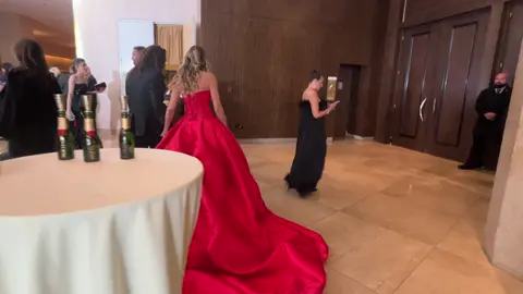Gorgeous #heidiklum arrival at the #goldenglobes #reddress 