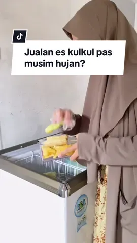 Jualan es kulkul pas musim hujan #adayinmylife #eskulkulviral #tehcumel 