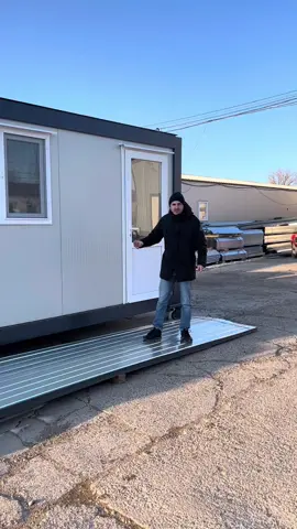 Tel: (0756) 045 613 www.ContainerPlus.ro #containeredelocuit #constructiimetalice #containerhouse #containere #containerplus #modularcontainer #tinyhouse 