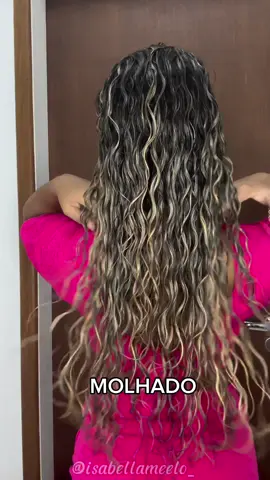 Esse pente é perfeito, uso em todas as minhas finalizações agora 😍🫶🏽 Pente cachos e ondas da @mundoricca  #dica #rotinacapilar #finalização #finalizacao #dicas #curlyhair #cachosloiro #cacheadas #cachos #cacheado #onduladas 