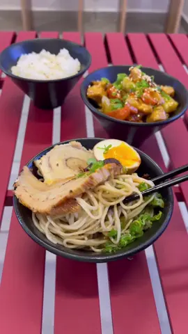 Comida japonesa 🤩😮‍💨 #ramen #yakisoba #curry #japon #comida #japonesa #otaku #kawaii #anime #provechito #gdl #spyxfamily #ghibli #tonkotsu #shingekinokyojin #guadalajara #friki 